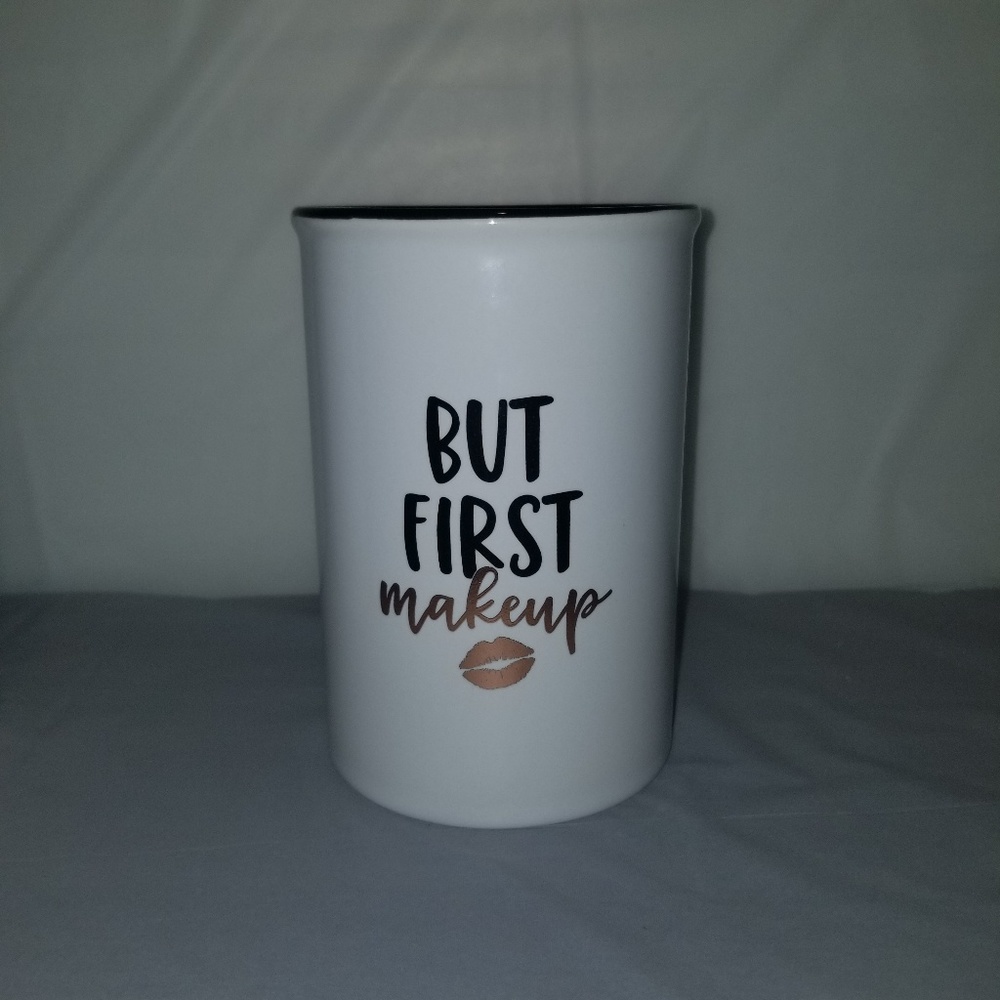 NWOT Makeup Brush Cup Holder